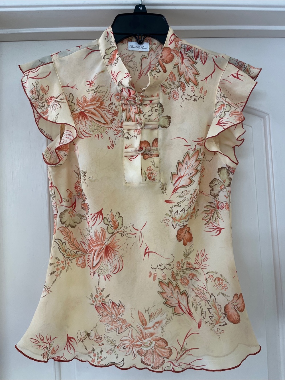 Charlotte Russe Tan/Ivory Floral Mandarin Collar Flutter-Sleeve Blouse